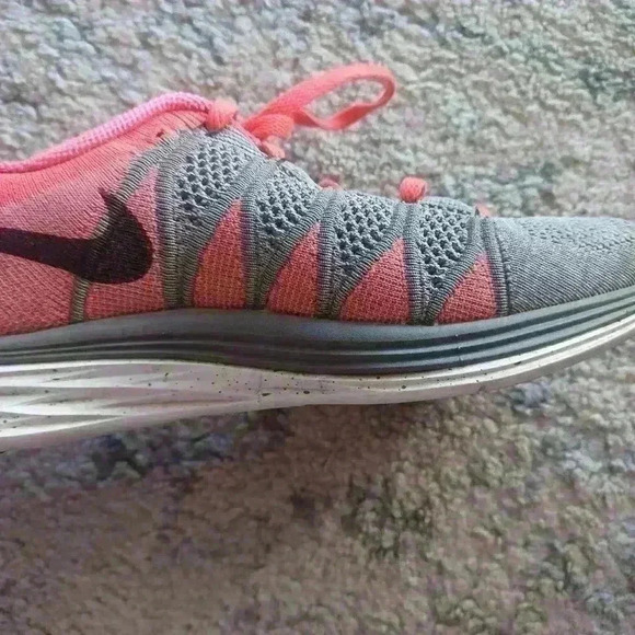 Nike Women’s Gray & Pink Flyknit Lunar 2 Lightweight Running & Training Shoe 7.5 - Picture 15 of 16